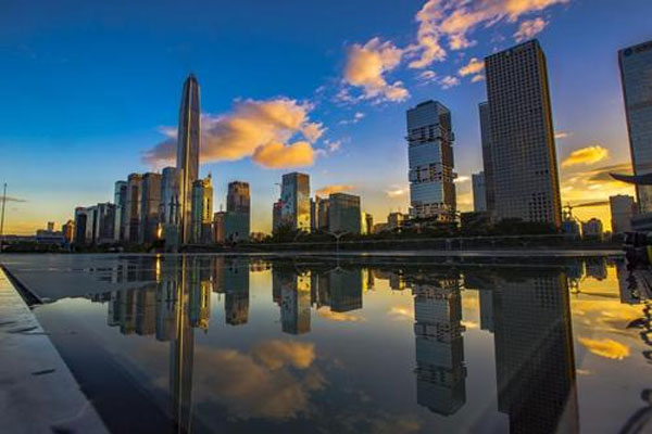 深圳市统计局2020年全市生产总值27670.24亿，呈现稳步回升态势